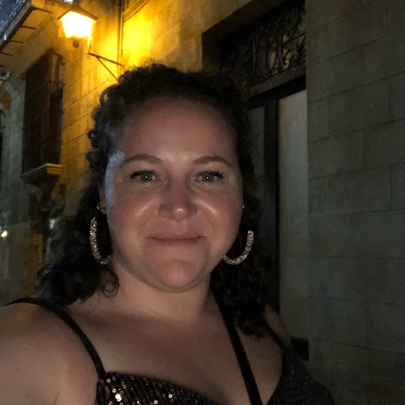 Meet your Posher, Suzanne - Picture 1 of 1